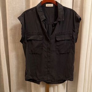 Bella Dahl Charcoal Sleeveless Button-Down Shirt